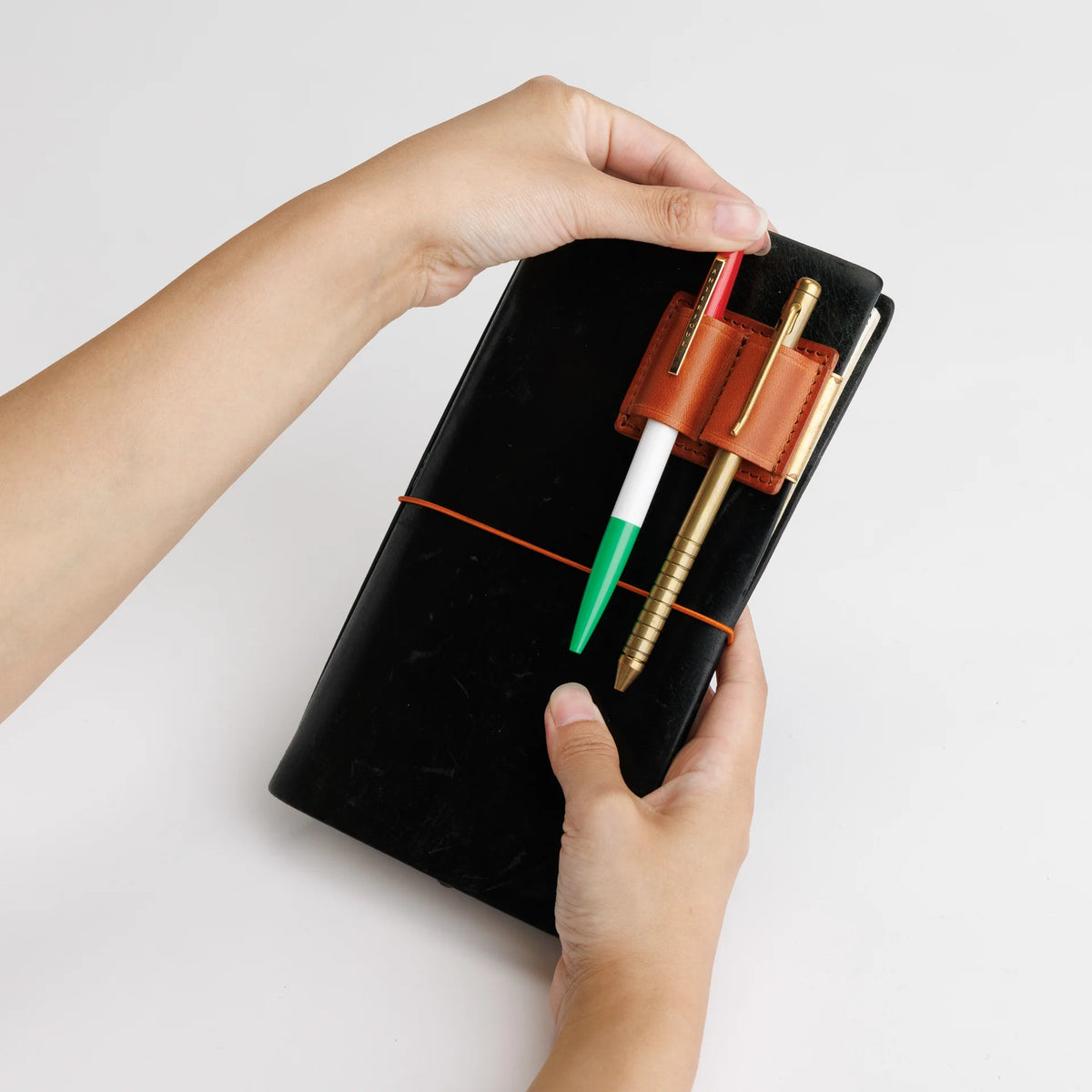 The Superior Labor / clip pen holder (pull-up leather)