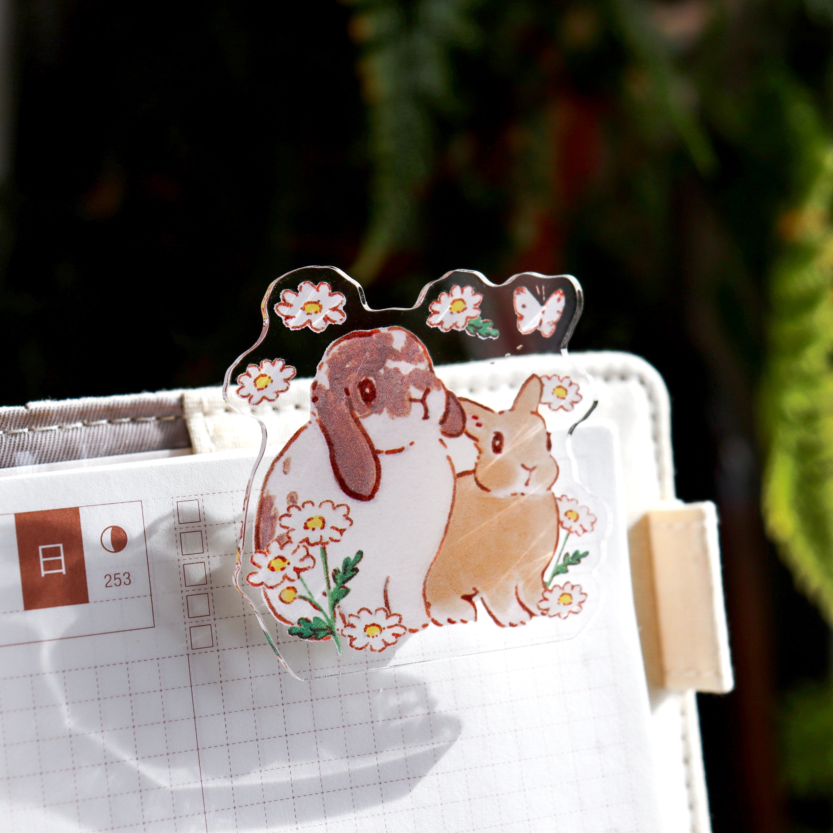 Shinako Moriyama / Rotating Paper Clip - Bunny & Daisy