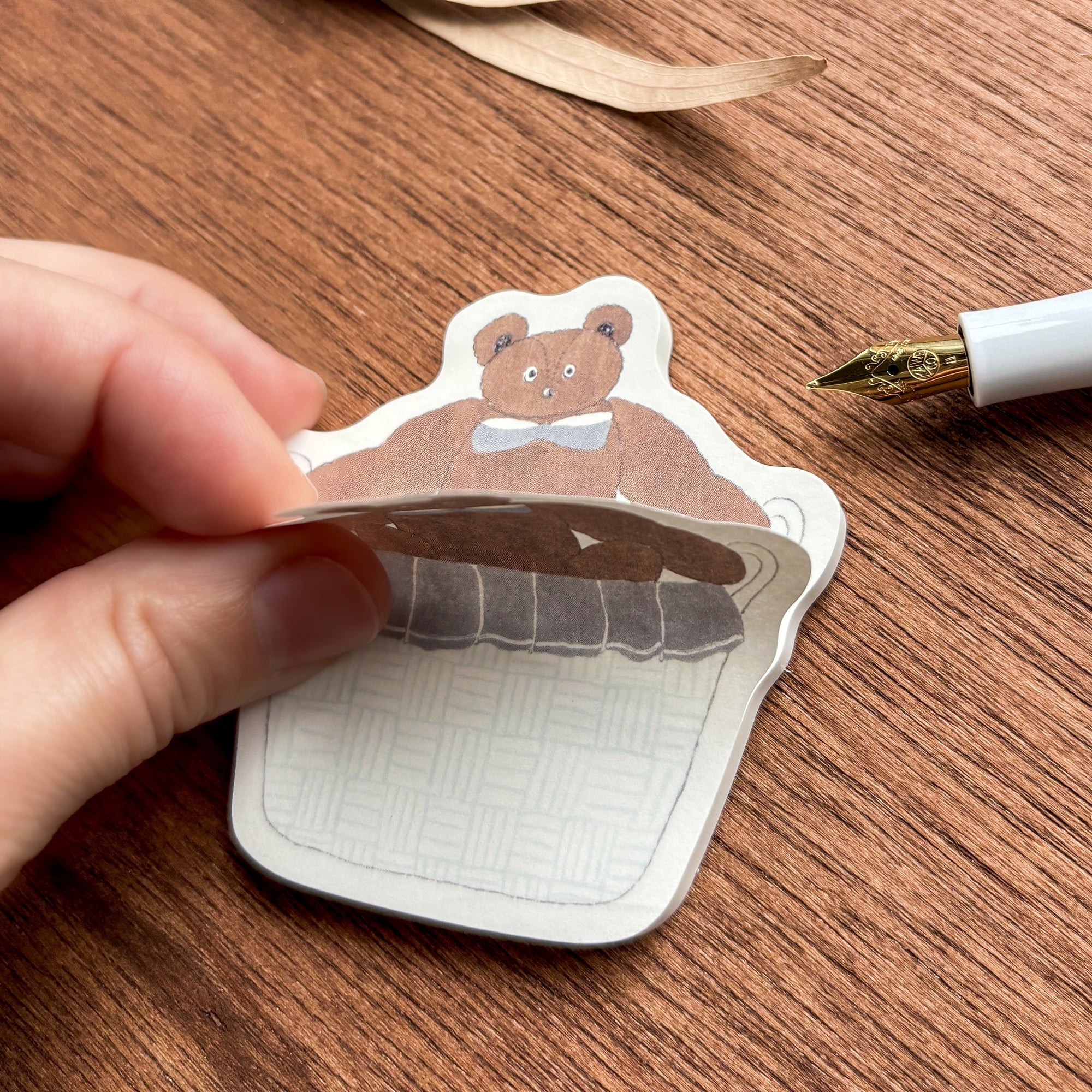 トビマツショウイチロウ / ダイカット付箋「クマとかご」